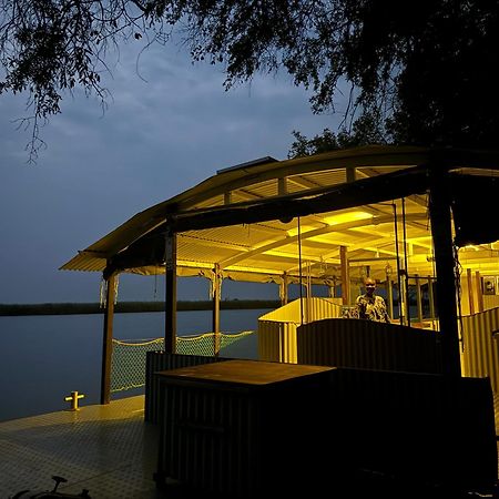 Chobe House Villa And Chalets Kasane Extérieur photo