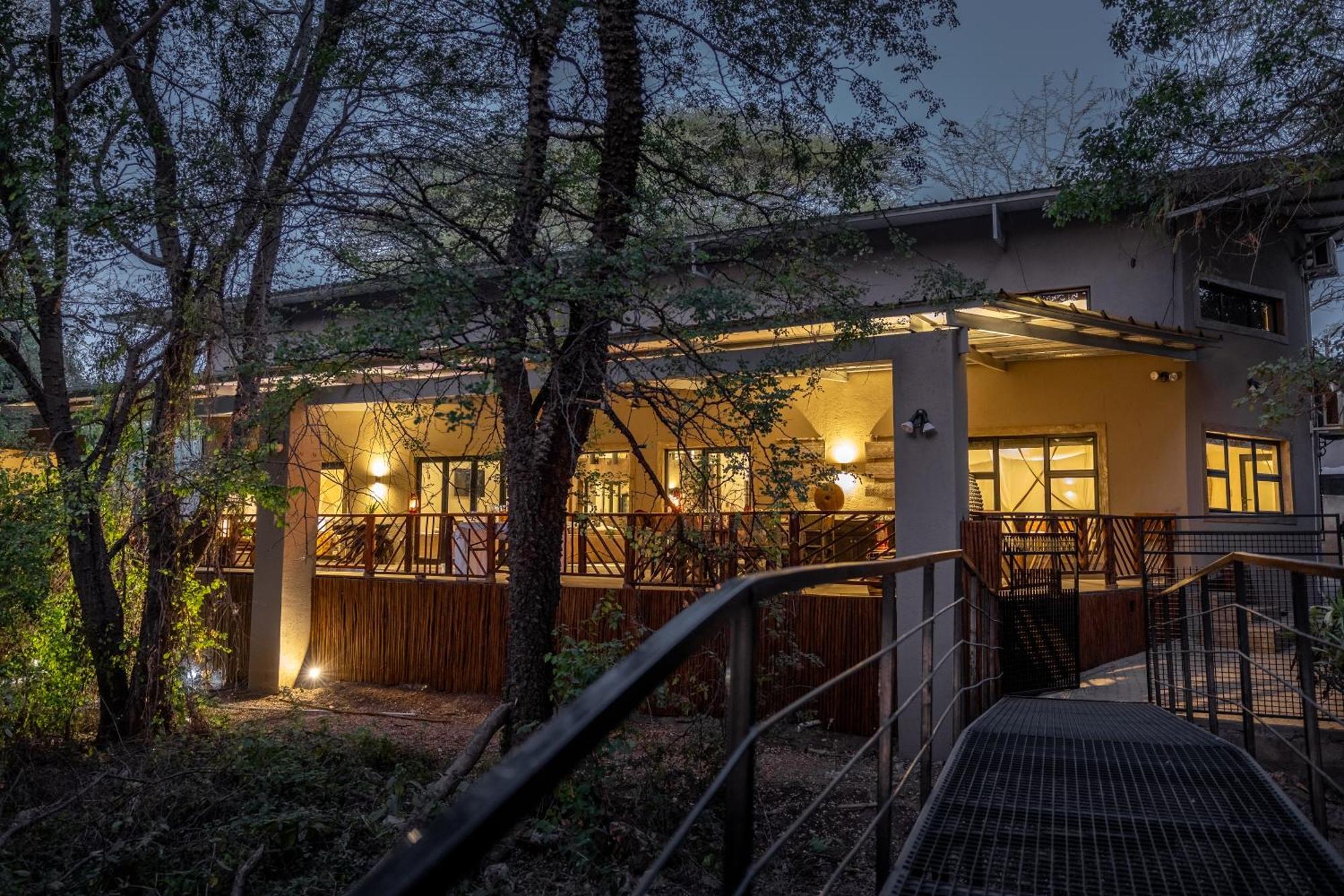 Chobe House Villa And Chalets Kasane Extérieur photo