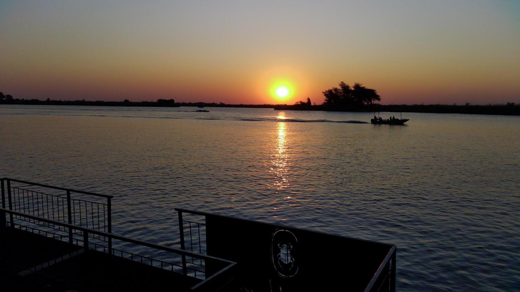 Chobe House Villa And Chalets Kasane Extérieur photo