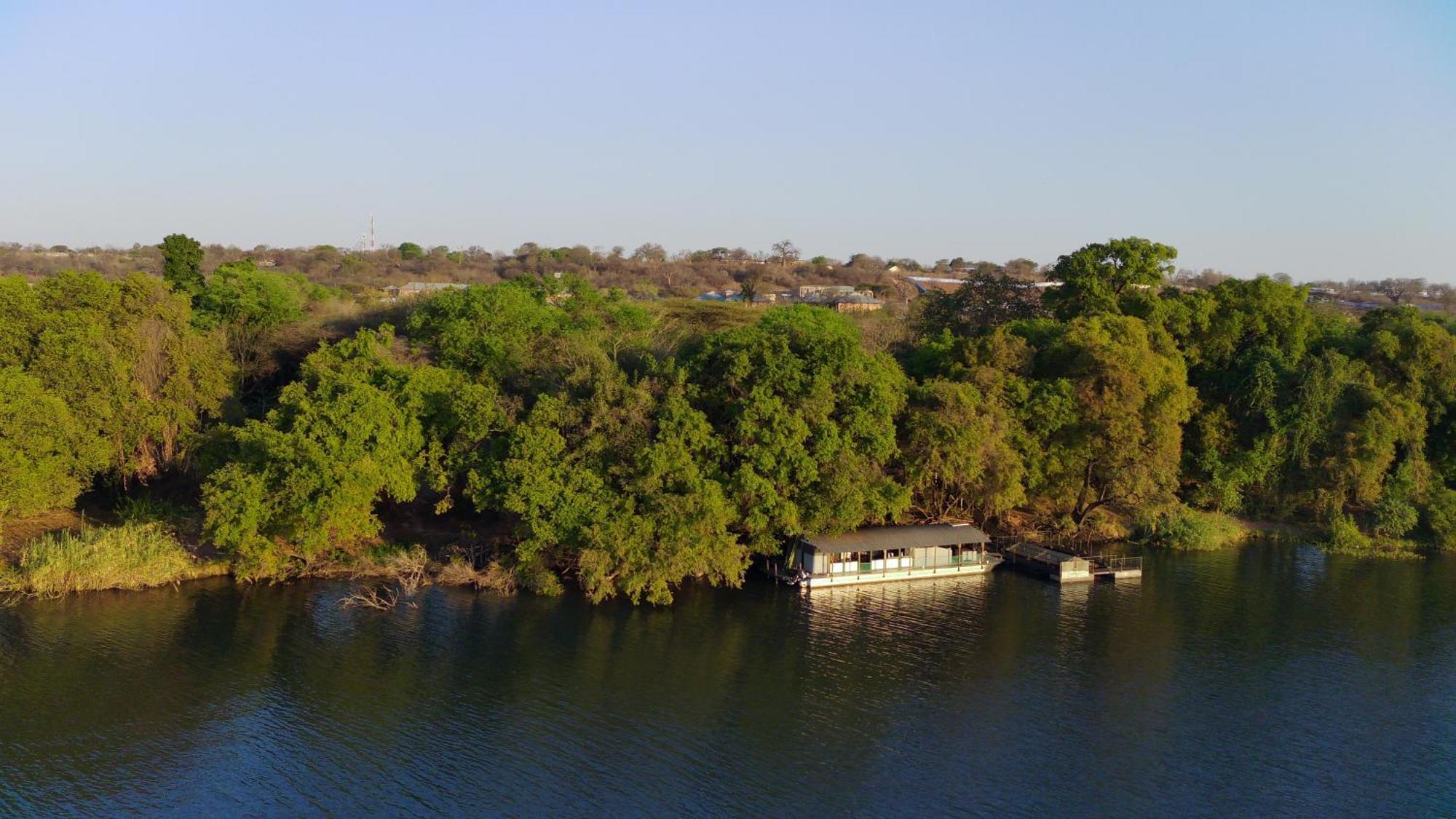 Chobe House Villa And Chalets Kasane Extérieur photo