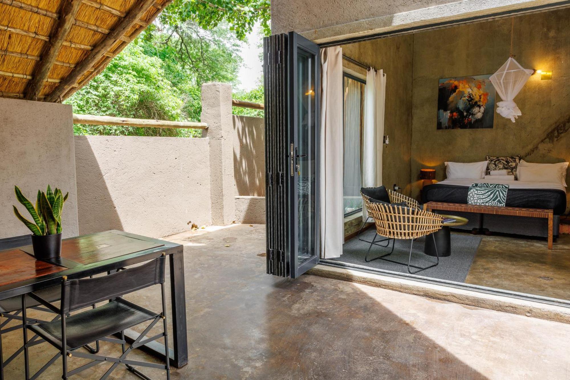 Chobe House Villa And Chalets Kasane Extérieur photo