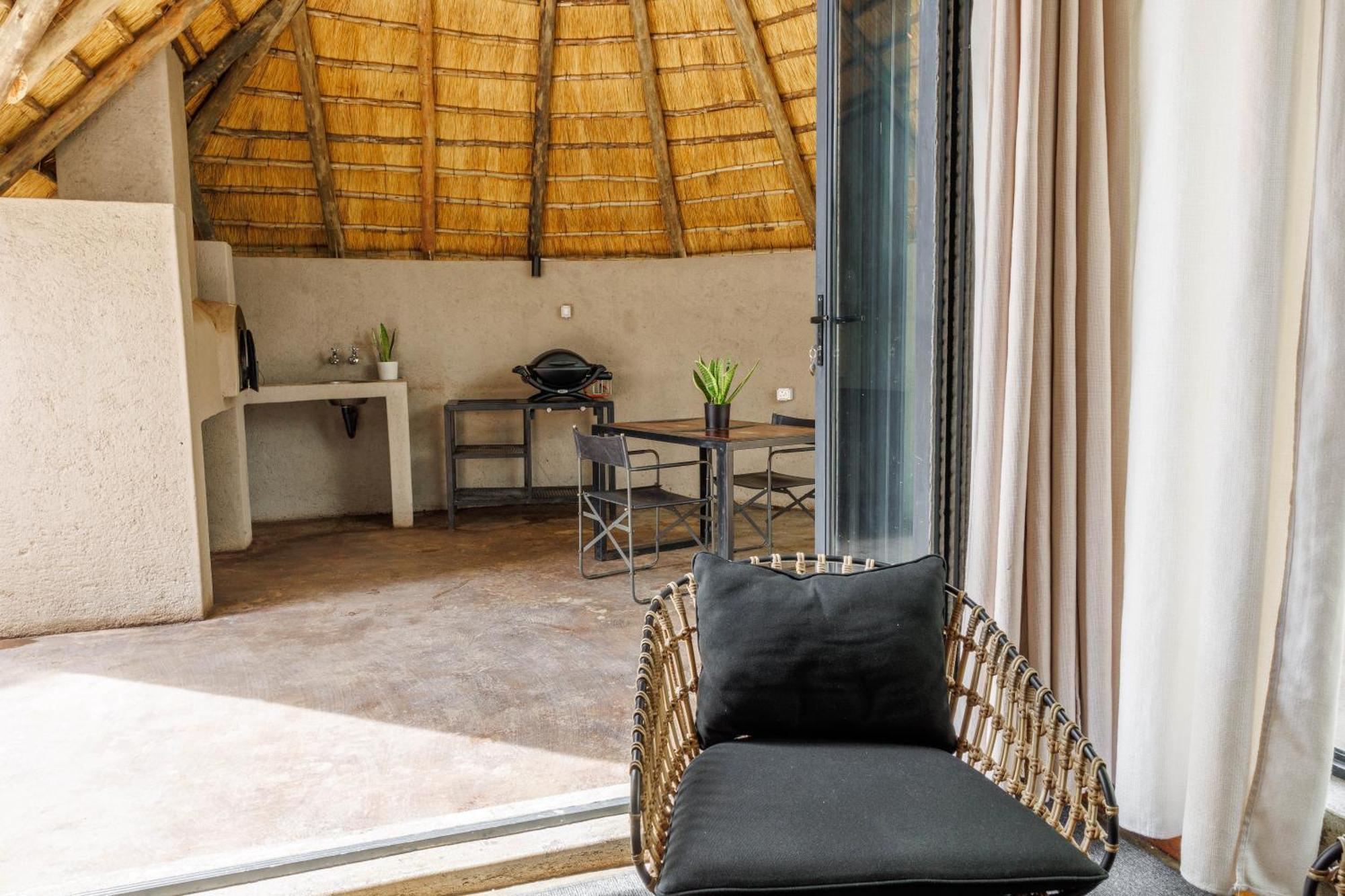 Chobe House Villa And Chalets Kasane Extérieur photo