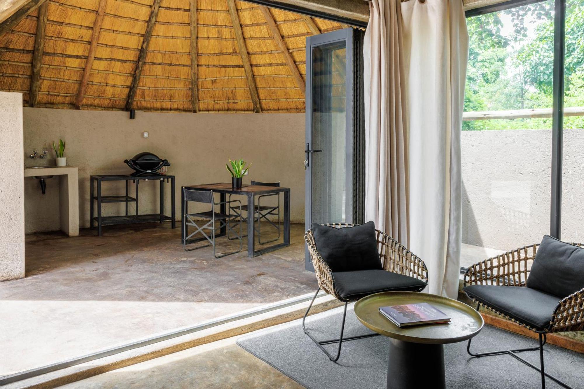 Chobe House Villa And Chalets Kasane Extérieur photo