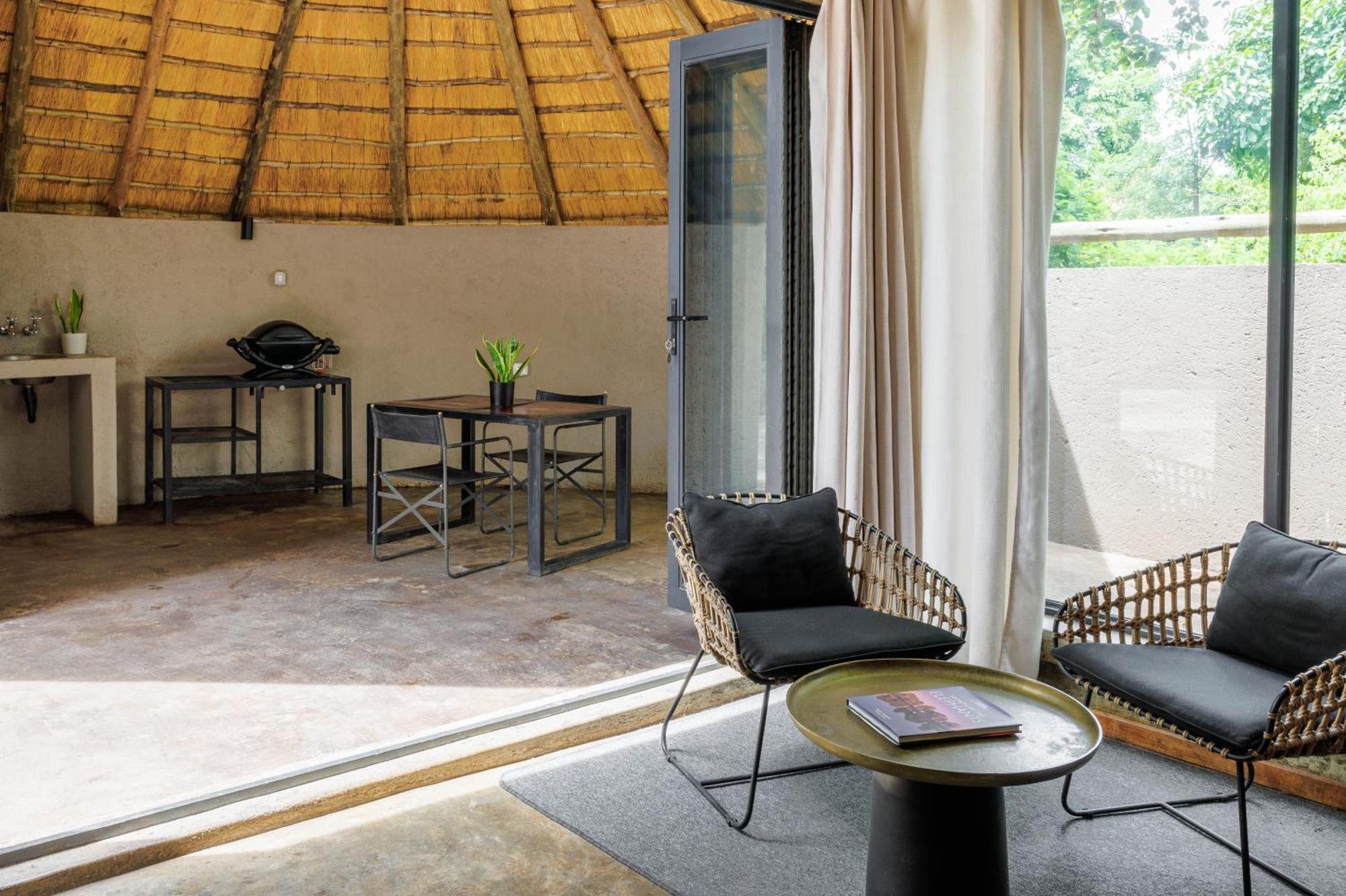 Chobe House Villa And Chalets Kasane Extérieur photo