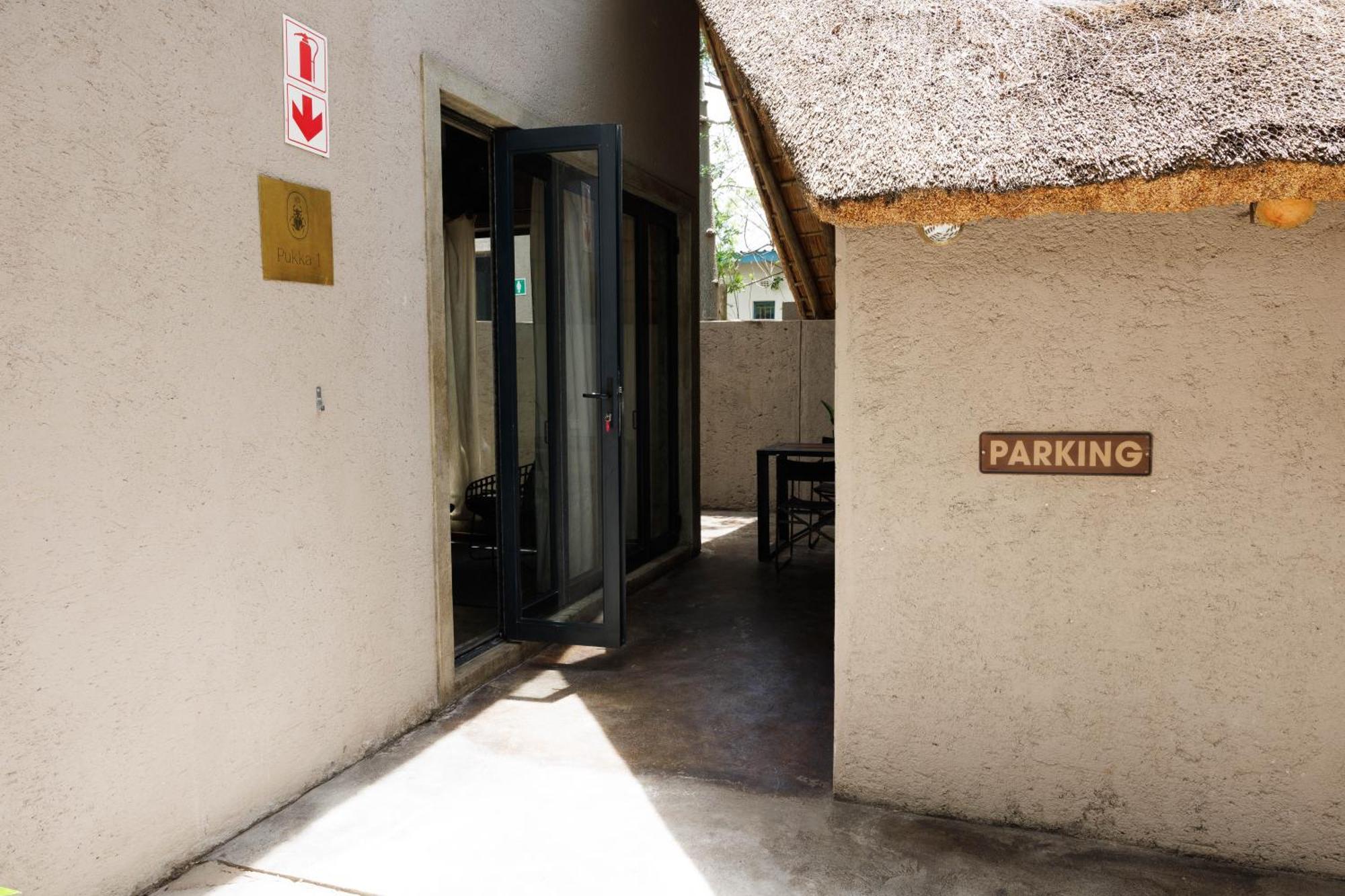 Chobe House Villa And Chalets Kasane Extérieur photo