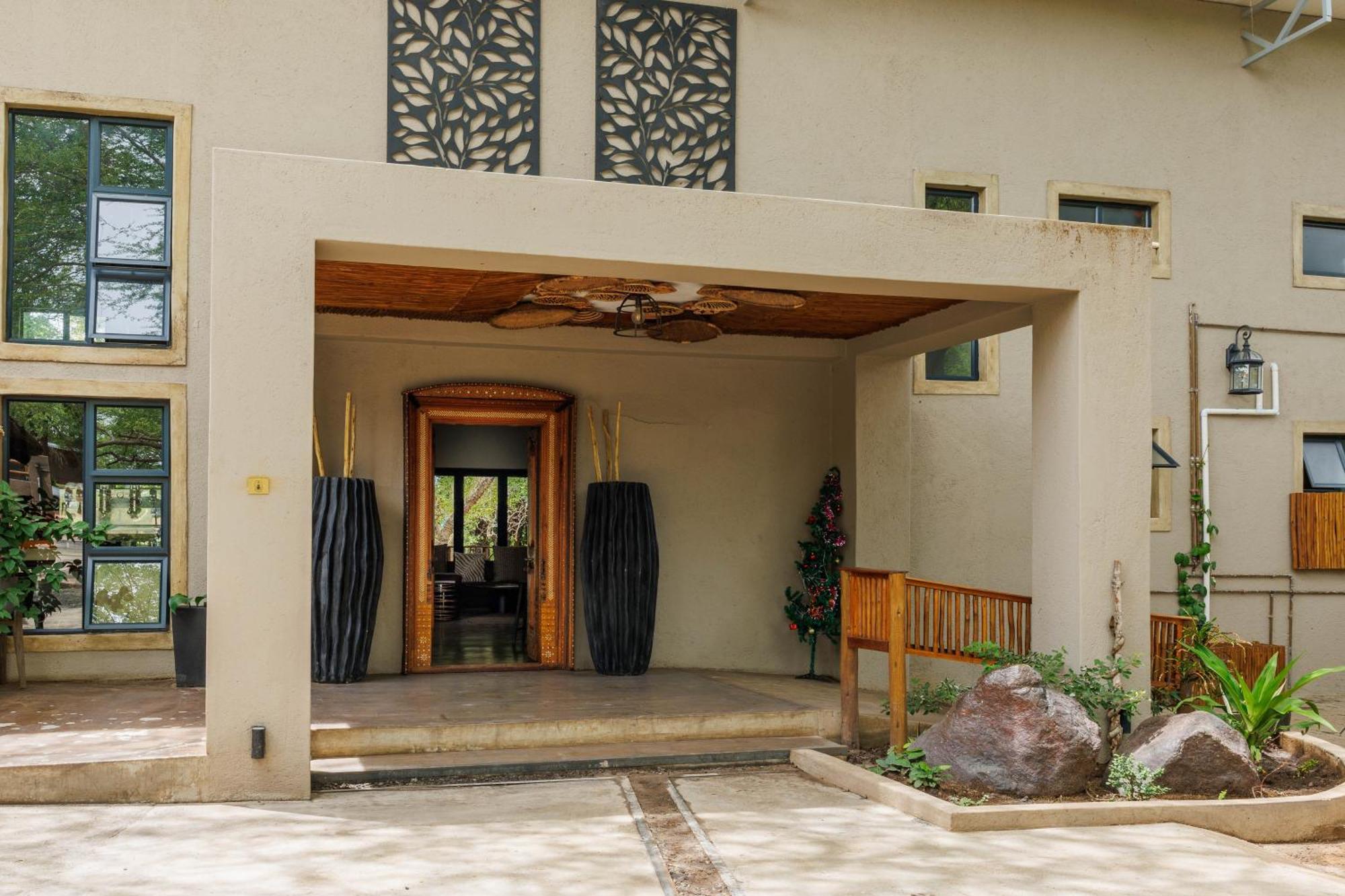 Chobe House Villa And Chalets Kasane Extérieur photo